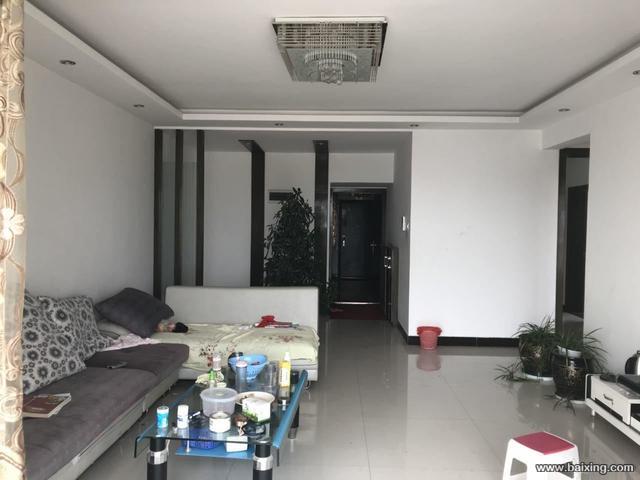 望海公园旁 凤凰城 3室2厅带两个阳台带车位低于市