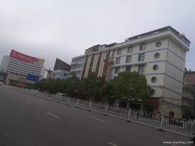 市中心昭阳大道临街整栋出售 仅售228万