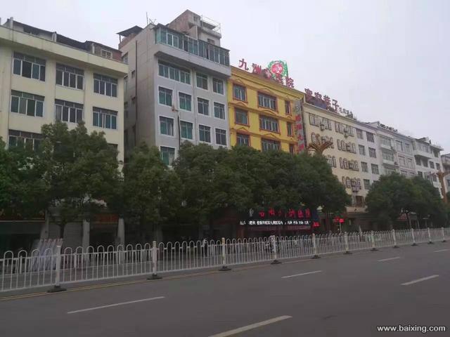 市中心昭阳大道临街整栋出售 仅售228万